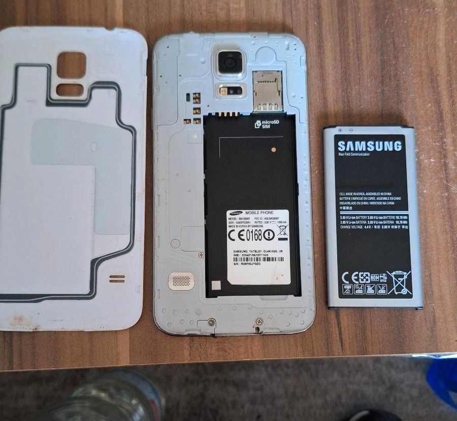 Iphones 5s/Se  und Samsung Konvulut in Langlingen