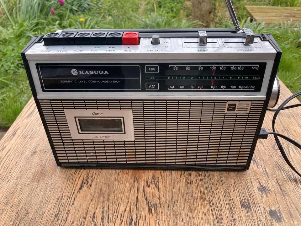 Kasuga Radio Kofferradio mit Kassettendeck defekt in Niebüll