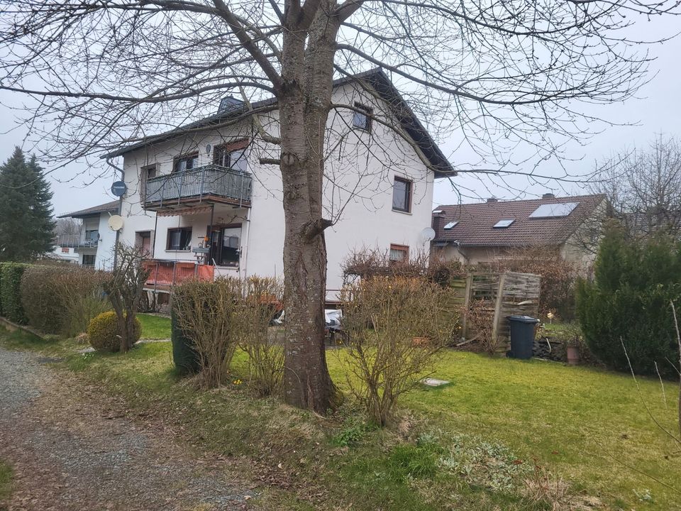 Obergeschoßwohnung in einem Zweifamilienhaus mit Balkon und großer Garten zum alleinnutzenlleinnutzungtzung in absolut ruhiger Lage in Waldbrunn