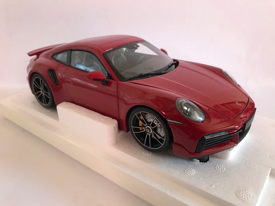 MINICHAMPS Porsche 911 992 Turbo S SportDesign rot 1:18 110069071 in Ochtendung