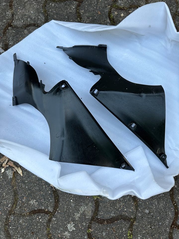 Yamaha R1 RN19 Innenverkleidung links und rechts Verkleidung in Baunatal