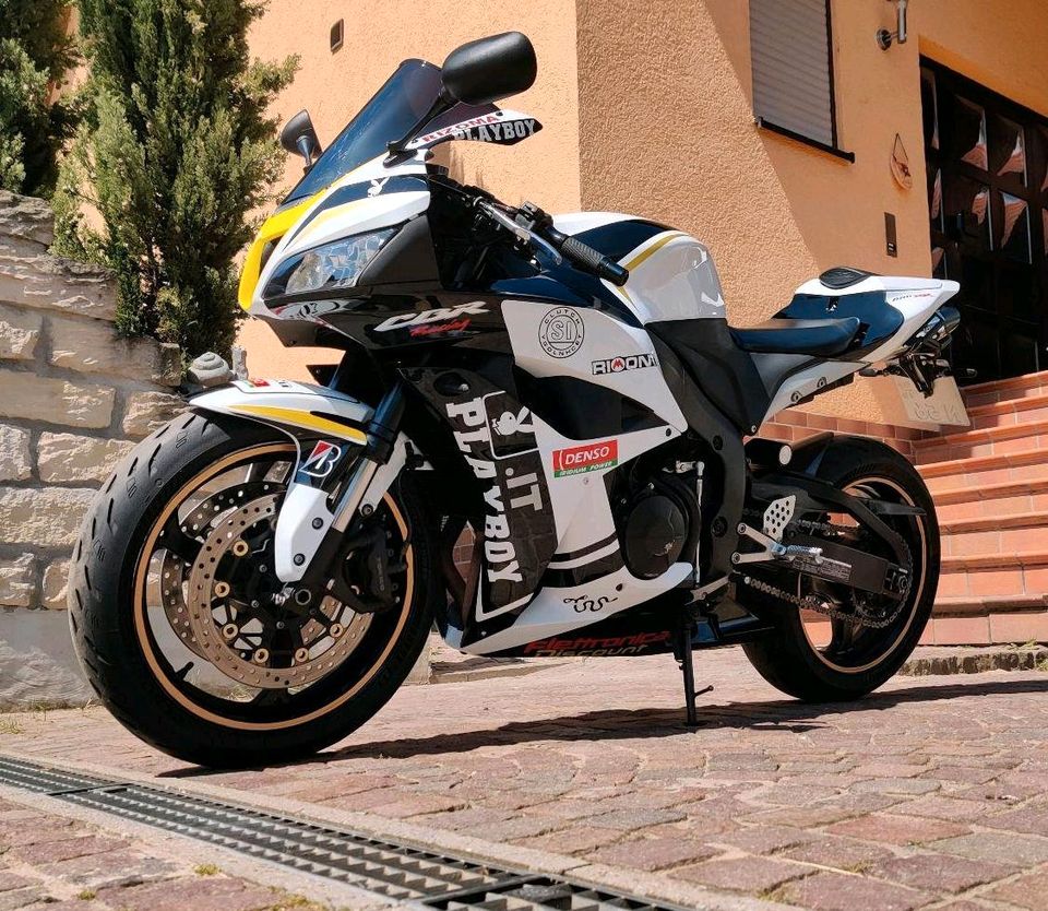 Honda CBR 600 RR PC40 „Playboy Racing“ Tausch Speed Triple R in Dannstadt-Schauernheim