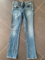 coole Guess Jeans, low rise straight, Gr. 26 Baden-Württemberg - Ostfildern Vorschau