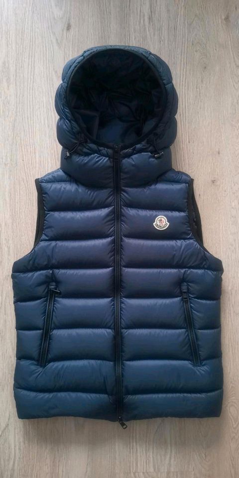 Moncler Weste Größe 1 blau Neu in Düsseldorf