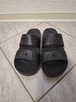 Schwarze  Zweiriemer Sandalen von Crocs Niedersachsen - Bückeburg Vorschau
