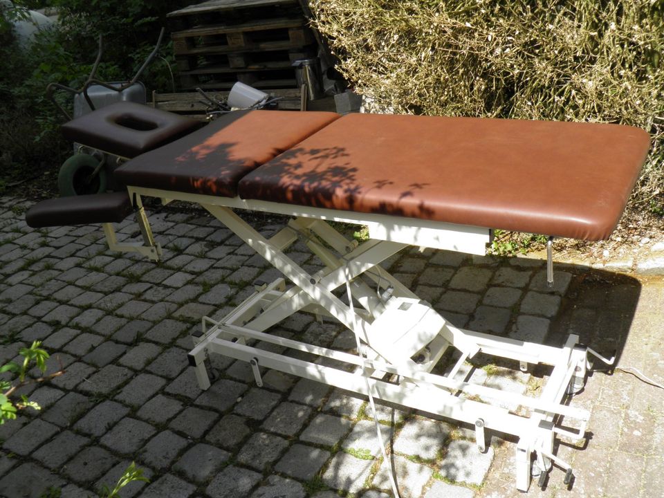 Profi Massageliege elektrisch höhenverstellbar Liege Praxisliege in Maselheim