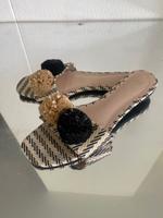 Schläppchen schwarz-beige gestreift mit Pompons Gr. 39 Bayern - Starnberg Vorschau