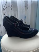 Schuhe auf einem Leisten M&S Nordrhein-Westfalen - Siegen Vorschau