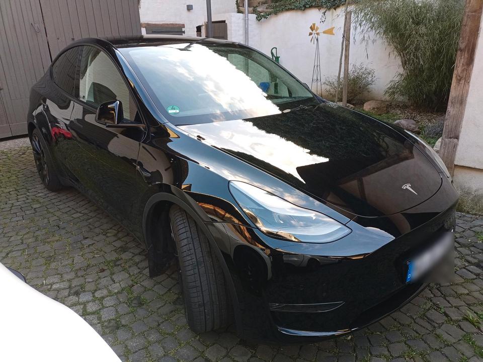Tesla Y Performance, unfallfrei, Nichtraucher, top Zustand! in Wiesbaden