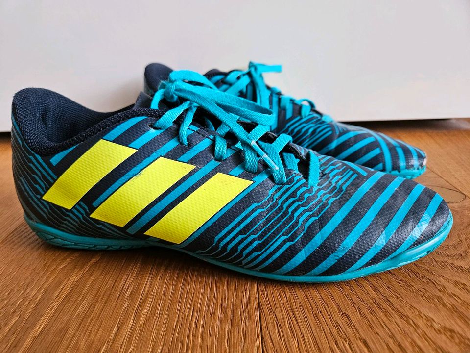 Adidas Nemeziz Hallenschuhe Sportschuhe 38 ⅔ Schulsport Fußball in Schöllkrippen