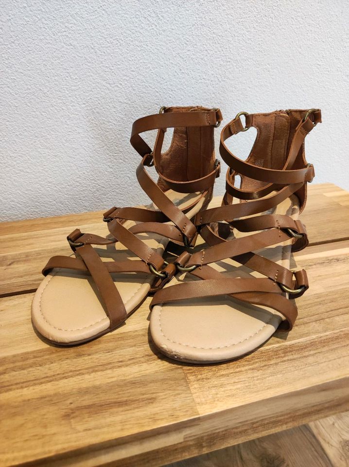 Sandalen, Riemen mit Reißverschluss hinten, braun, Gr. 38 in Teunz