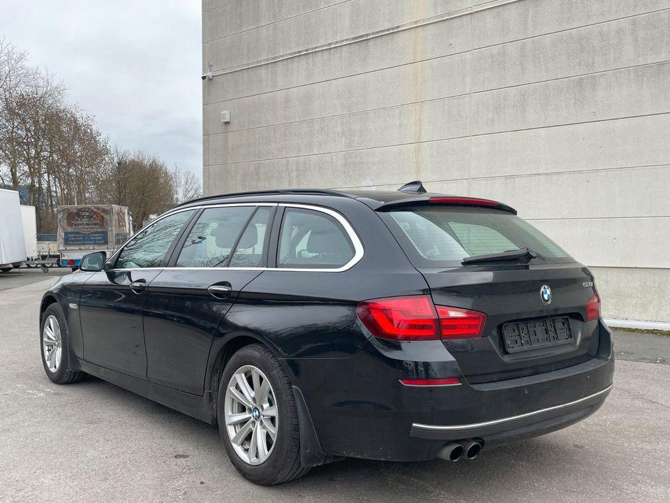 BMW 520i Touring *Xenon/Navi Prof./Kamera/AHK in Hannover