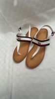 Weiße Sandalen von Tommy Hilfiger in Größe 40 Neuhausen-Nymphenburg - Neuhausen Vorschau