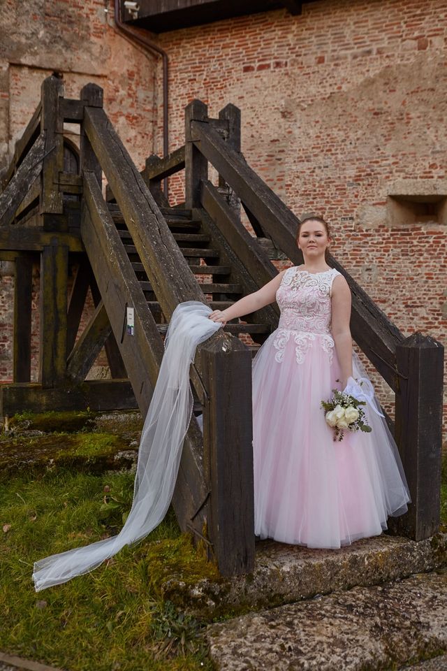 Brautkleider-Hochzeitskleider bis 500€ alle neu in Kirchseeon