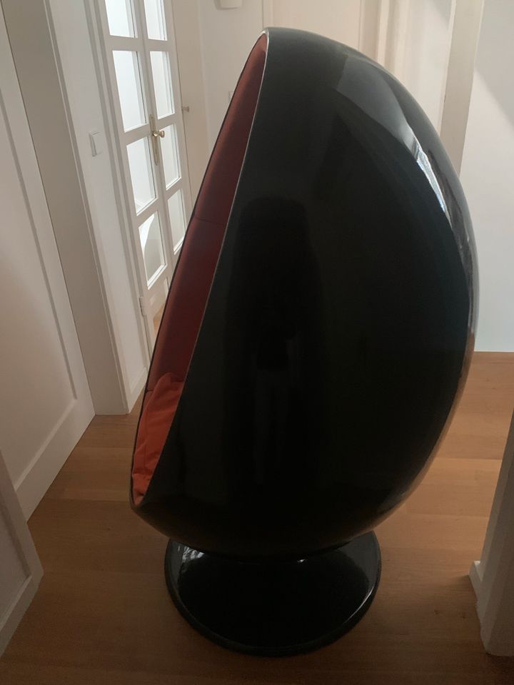 „Egg Chair" Moderner dreh Sessel, Design-Sessel in Ei-Form in Stuttgart