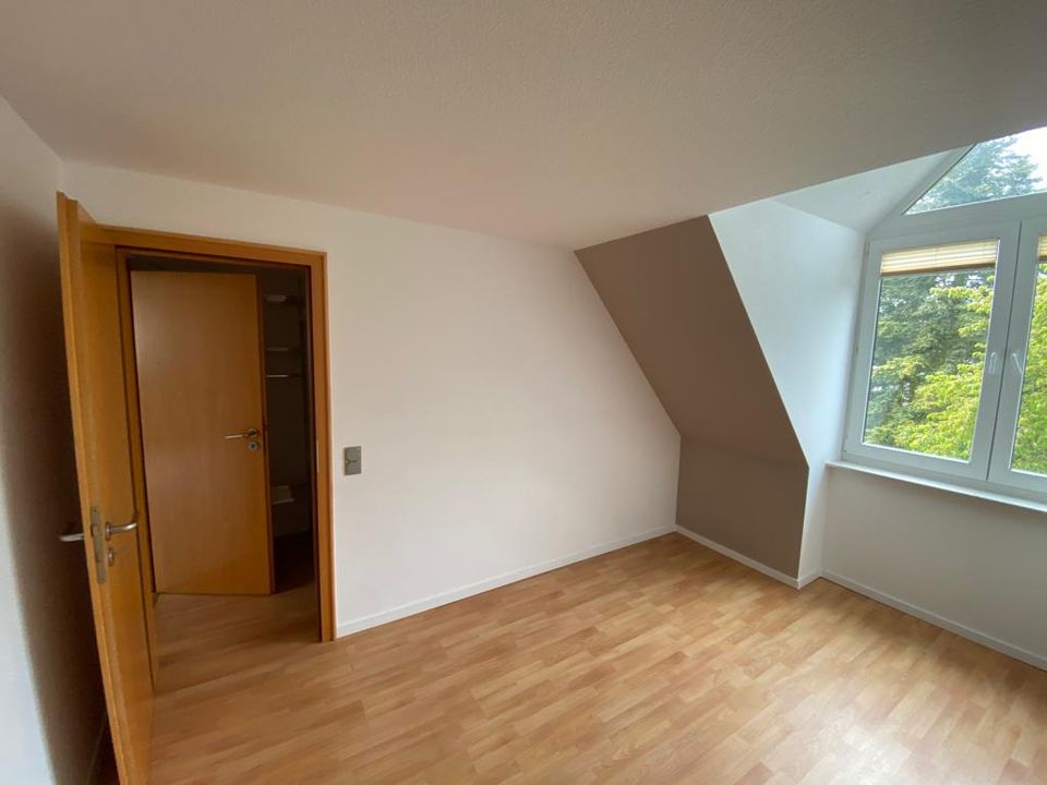 Traumhafte Drei-Zimmer-Wohnung mit Galerie, Balkon, uvm in Lahntal