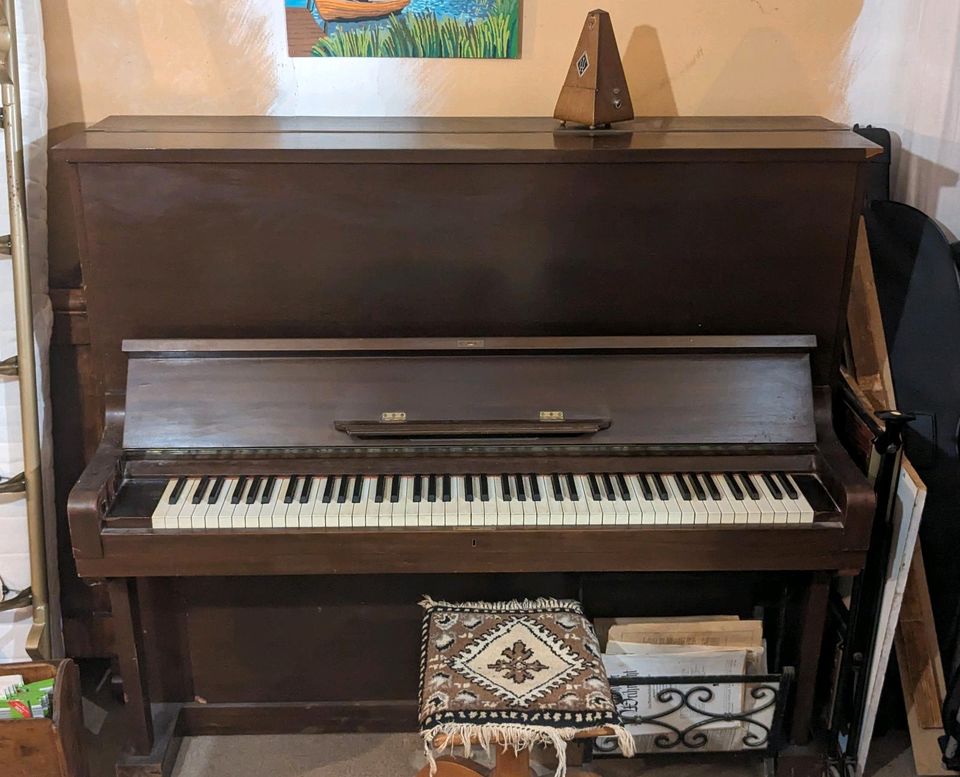Altes Klavier, Verstimmt aber Funktioniert in Mainz