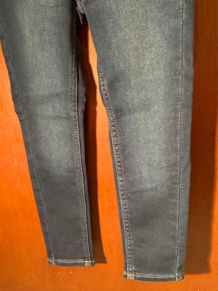 H&M super soft skinny fit 104 neu mit Etikett Jeans in Bocholt