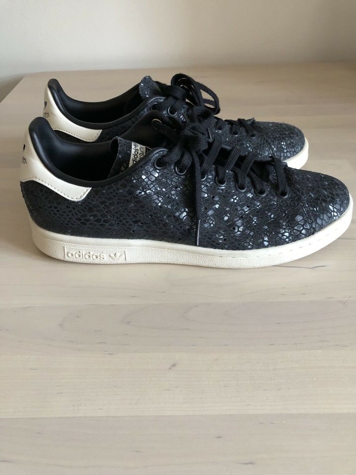 Adidas Stan Smith 40 Schwarz mit Pailletten Glitzer in München -  Schwabing-West | eBay Kleinanzeigen ist jetzt Kleinanzeigen