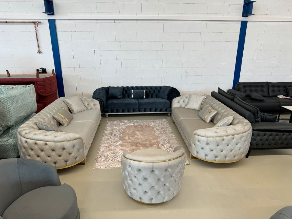 Sonderpreise auf Lagerware und Couch - Sets ***BITTE MEINE ANDEREN ANZEIGEN ANSCHAUEN*** (Ausstellungsstücke) und exklusive Rabatte. QMLager Chesterfield Chester Sofa Sessel Bett Funktion in Ursensollen