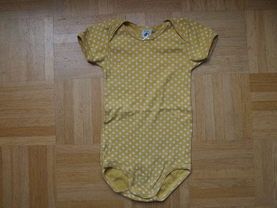 Petit Bateau Body Kurzarmbody Polkadots ! Gr. 86 in München