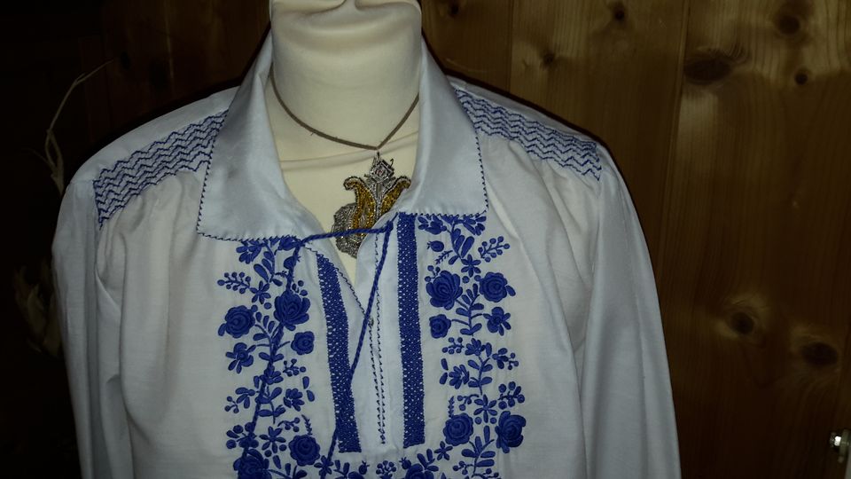 Vintage, sehr schöne Folklore Bluse, blau bestickt, ca.42/44 in Viechtach