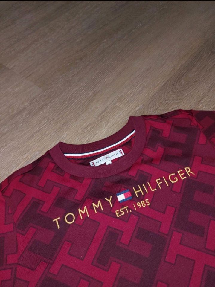 Tommy Hilfiger Jungen T-Shirt Gr. 140 in Düsseldorf