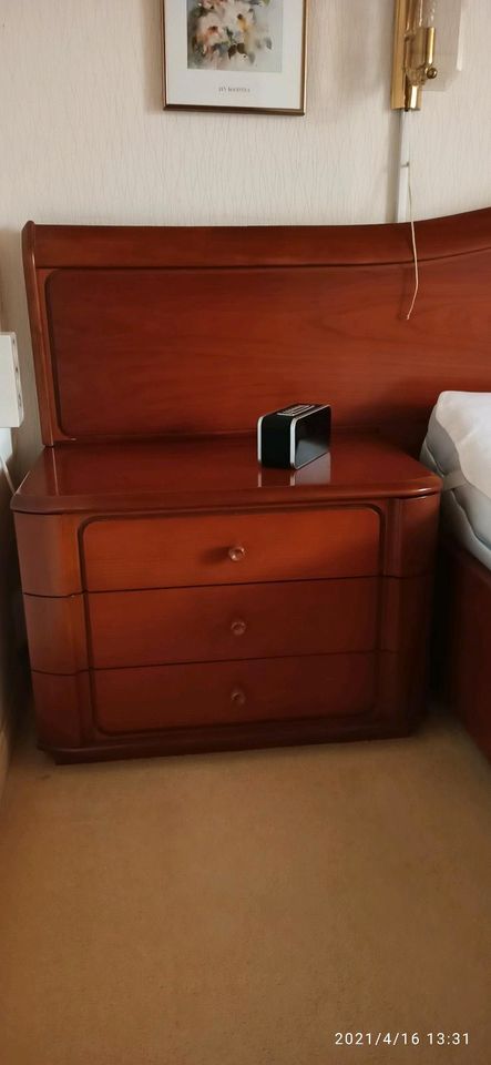 Kirschbaum Schlafzimmer Doppelbett in Landshut