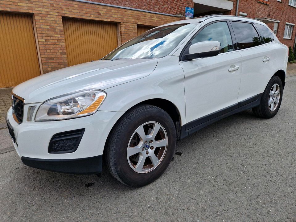 Volvo XC60 3.2 FWD Premium/3 Jahre Garantie inklusive! in Gelsenkirchen