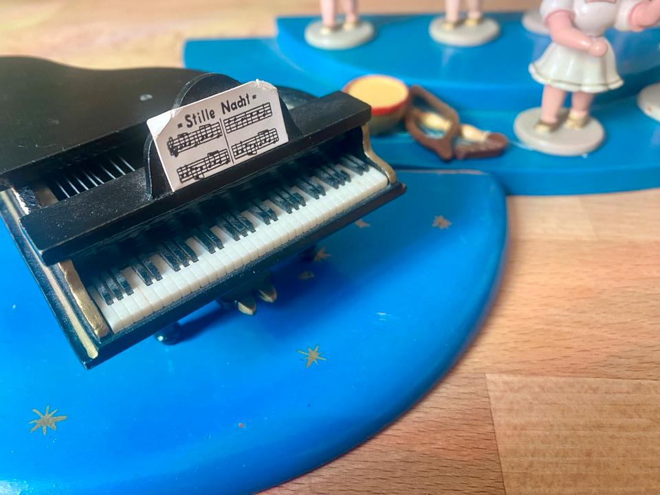 Set aus 8 Engeln mit Musikinstrumenten Weihnachten Holzengel in Attenkirchen