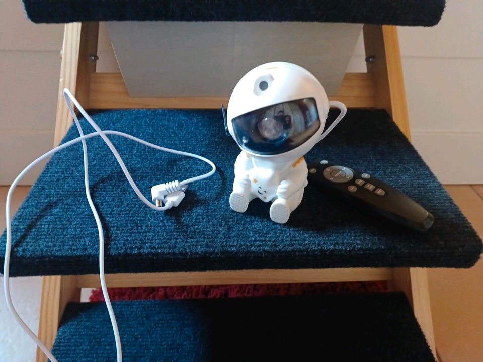 Astroboy/ Astronaut Sternenhimmel Projektor Lampe/ noch da in Plaidt