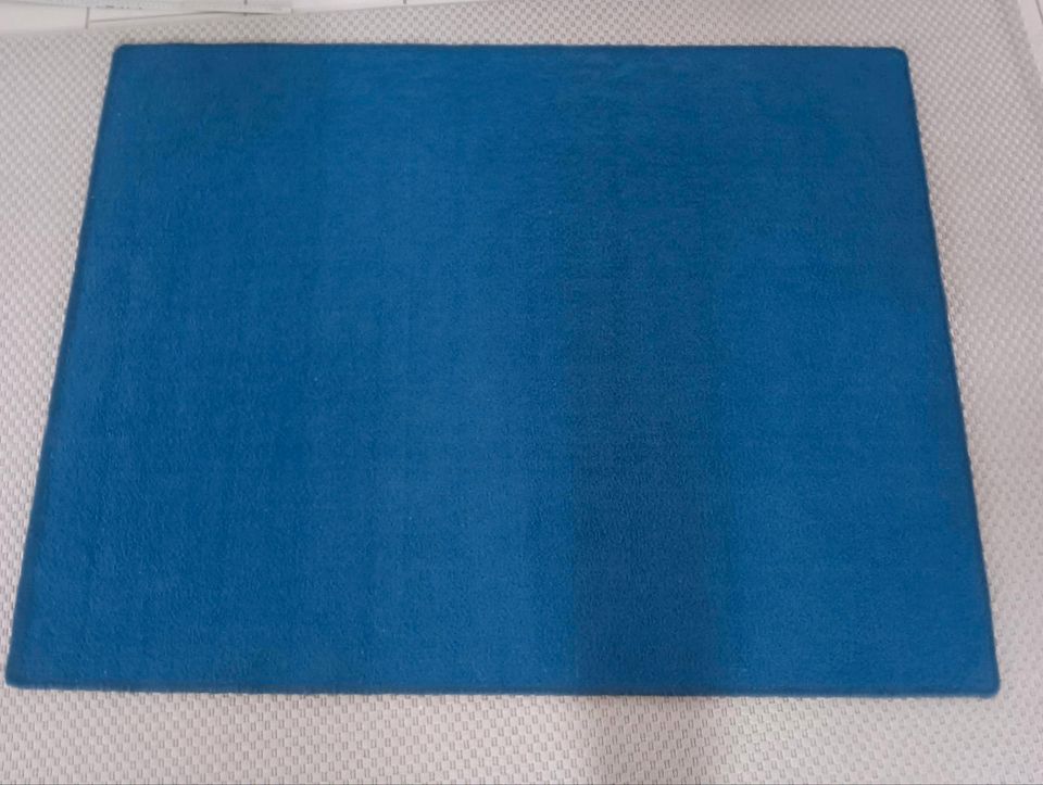 Teppich in Uni blau in Fürstenau