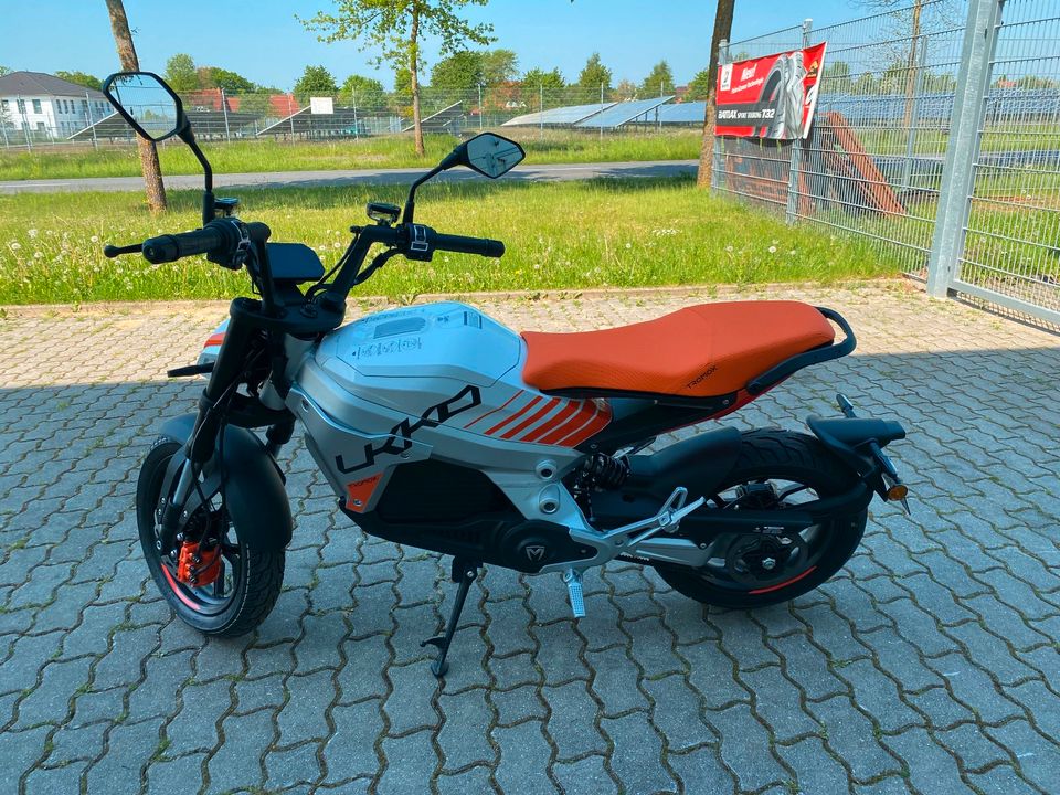 Tromox UKKO S | Elektro Motorrad | 125ccm | B196 | Tango Orange in Walsrode