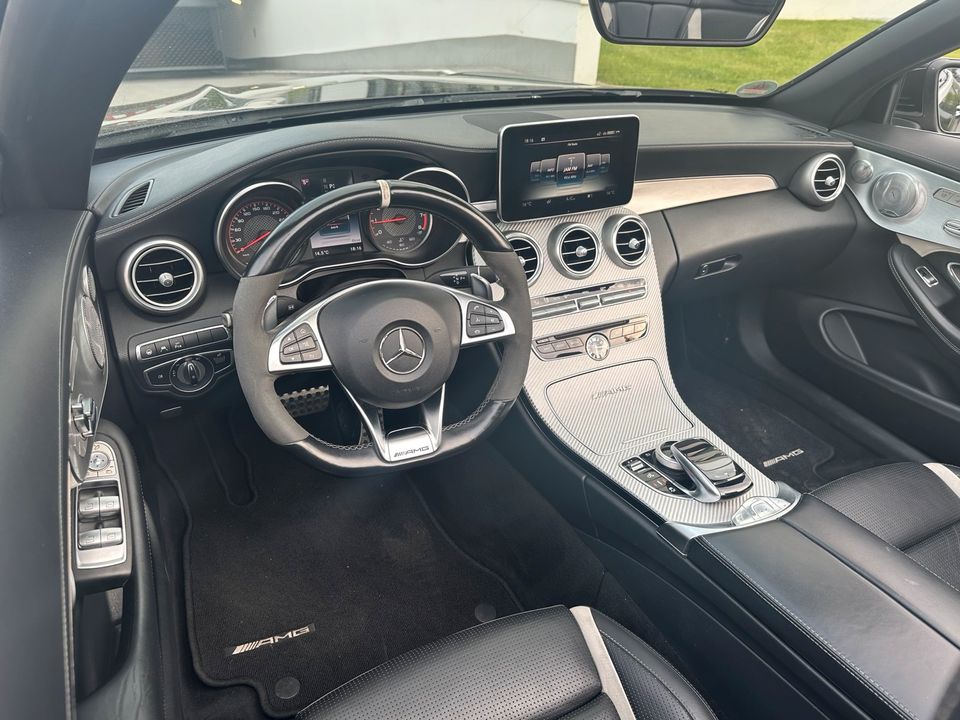 Mercedes C63s AMG Cabrio Carbon parket in Schönefeld