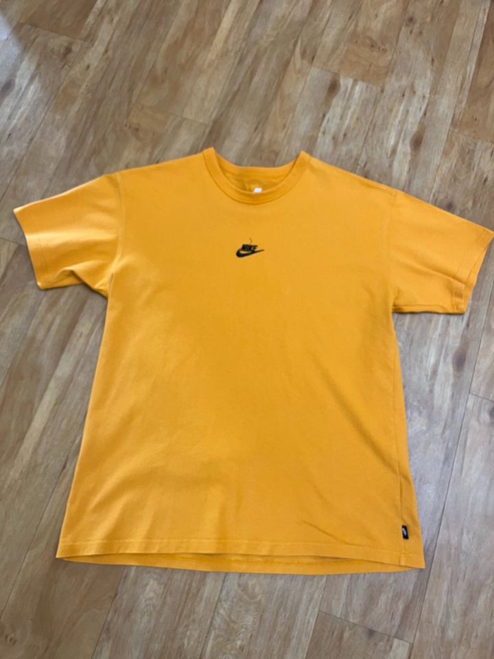 T-Shirt Herren NIKE Gr. M Orange in Espelkamp