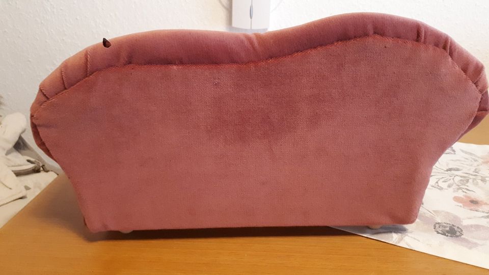 Süßes kleines Puppensofa,Handarbeit in Bispingen