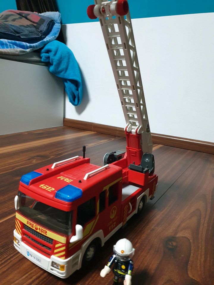 Playmobil Feuerwehr - Leiterfahrzeug 9463 in Wolfen