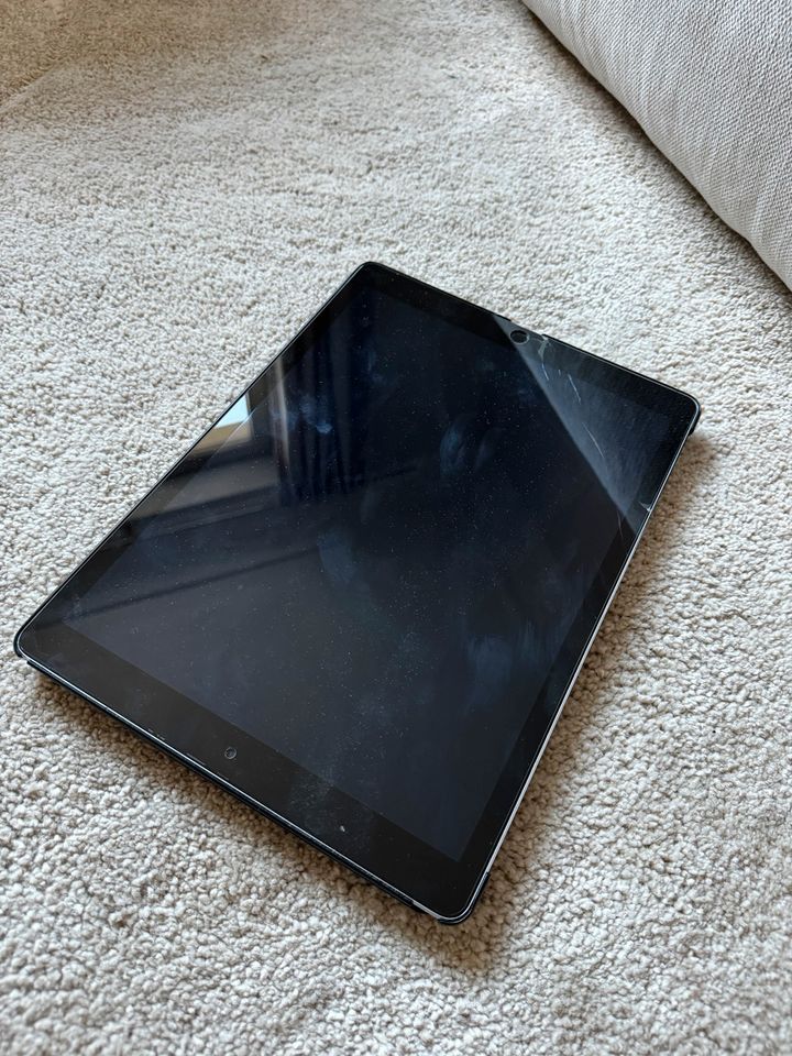 iPad Pro 2. Generation 12.9 inch (2019) Defekt in Hamburg