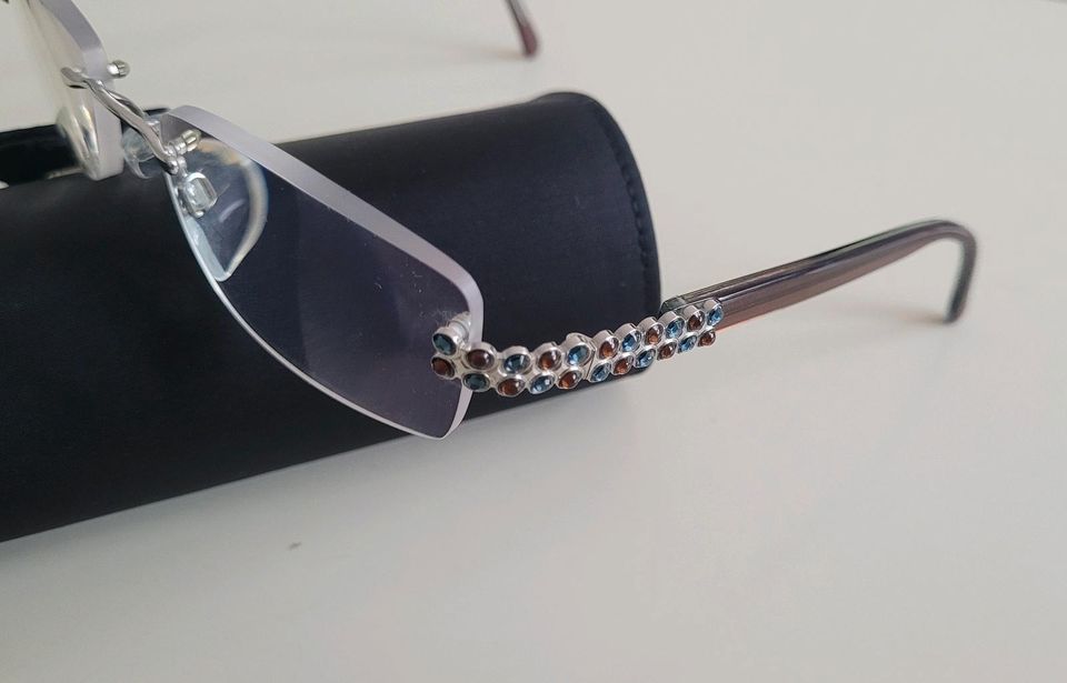 Brille mit Swarovski Kristallen in Essen