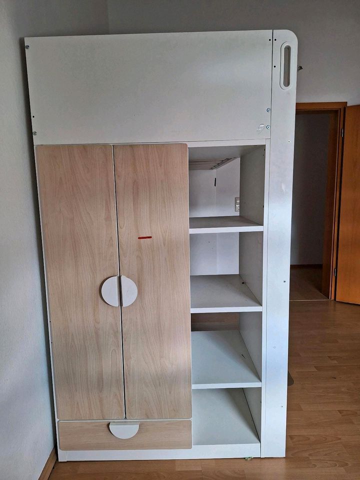 Ikea Bett mit Kleiderschrank und Schreibtisch in Vogtsburg