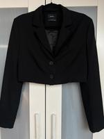 Schwarzer Kurzer Blazer von Bershka Gr.M Berlin - Reinickendorf Vorschau