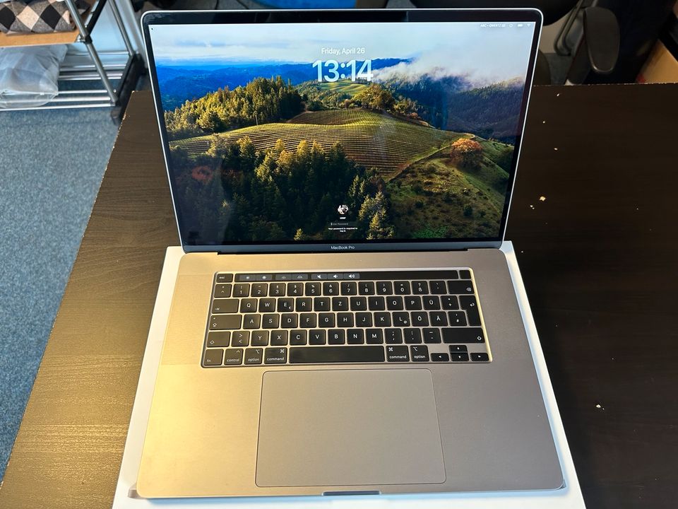 Laptop Macbook Pro 16 2019 i9 RAM 16gb SSD 1T AMD 5500M in Erlangen