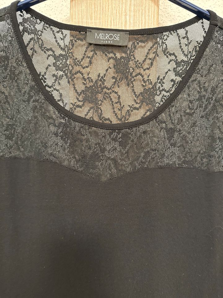 Schwarzes Shirt mit Spitze von Melrose Größe 40 in München