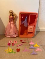 Barbie Set Schrank aus den 80ern von Mattel mit Puppe und Zubehör Baden-Württemberg - Radolfzell am Bodensee Vorschau