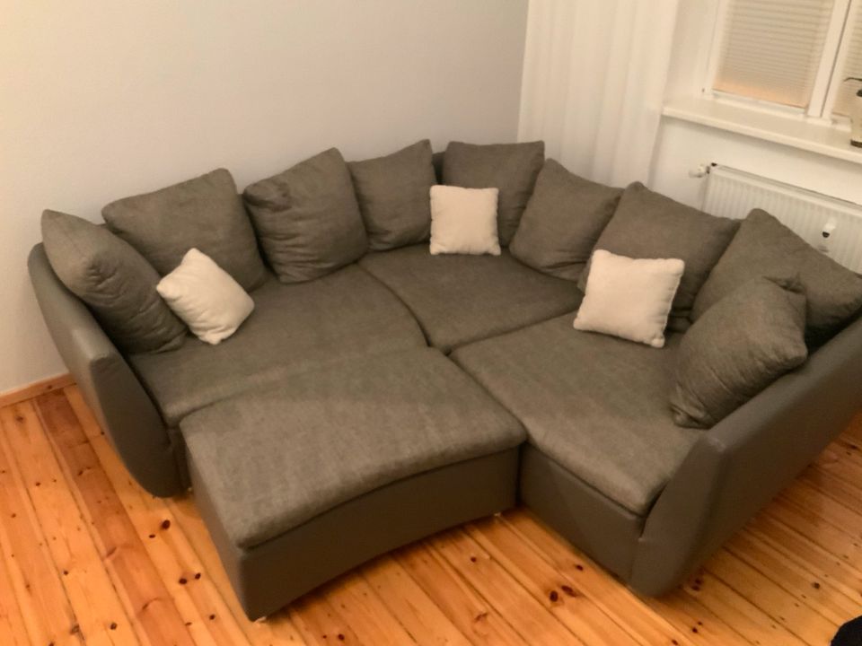 Vierteiliges Markensofa! Wie neu! Schlafsofa in Berlin