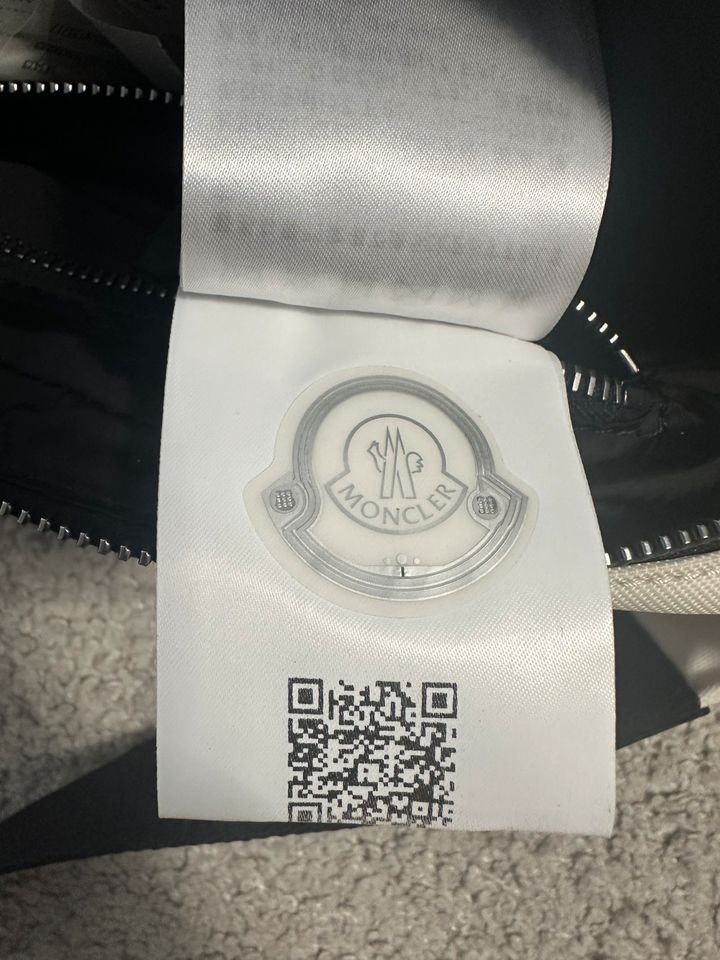 Moncler Tasche Umhängetasche Bauchtasche Uni neu in München