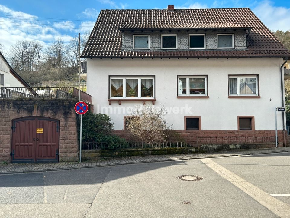 Vermietet, gepflegt, naturnah! Harmonisches Zweifamilienhaus in bester Lage. in Lindenberg (Pfalz)