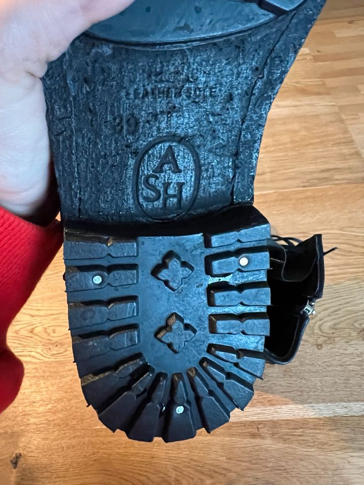 Nagelneue Echtleder Stiefel Nieten Boots von ASH in Köln