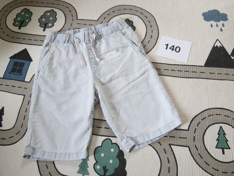 coole Shorts - H&M - Denim - Gr.140 - hellblau - kurze Hose in Eisenberg