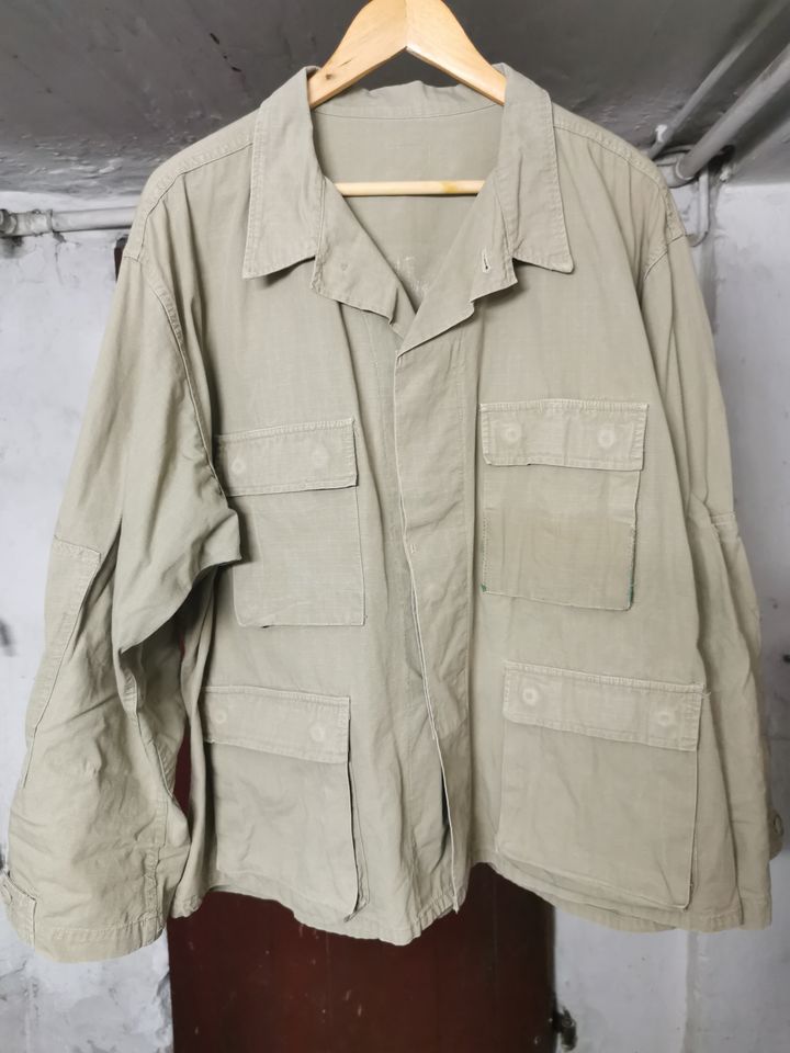 US Army Khaki BDU Jacke mit Santa Cruz Logo in Seelze